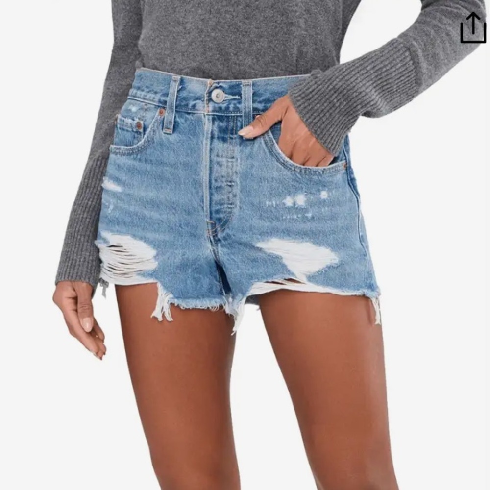 LEVIS HIGH WAISTED MOM JEAN SHORTS SIZE 32